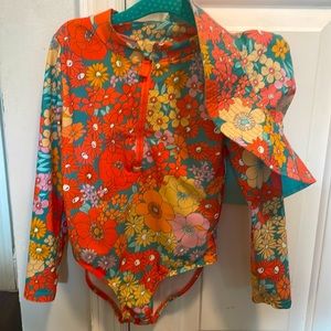 Carter’s long-sleeve bathing suit and matching bucket hat. Size 5t.